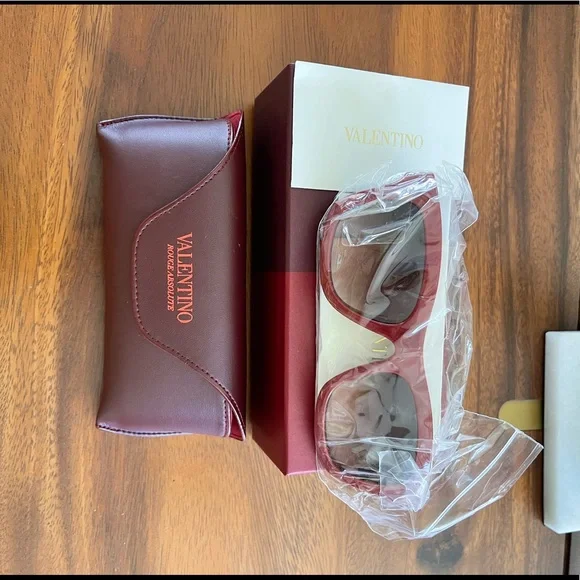 VALENTINO Rouge Absolute Rockstud Sunglasses NWT